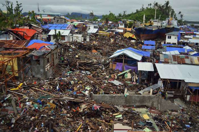 Siêu bão mạnh nhất từng đổ bộ vào Philippines khiến hơn 6.000 người thiệt mạng
